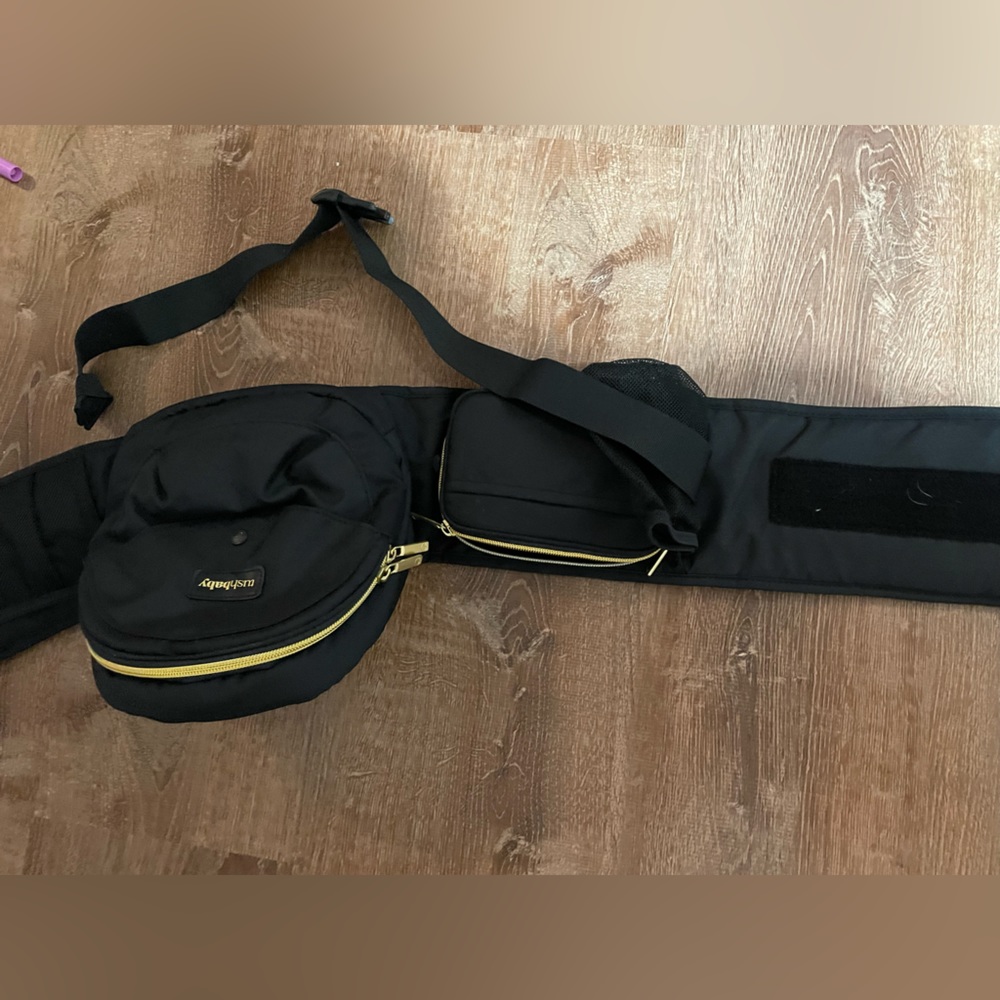 Tush Baby Belt in Black like new